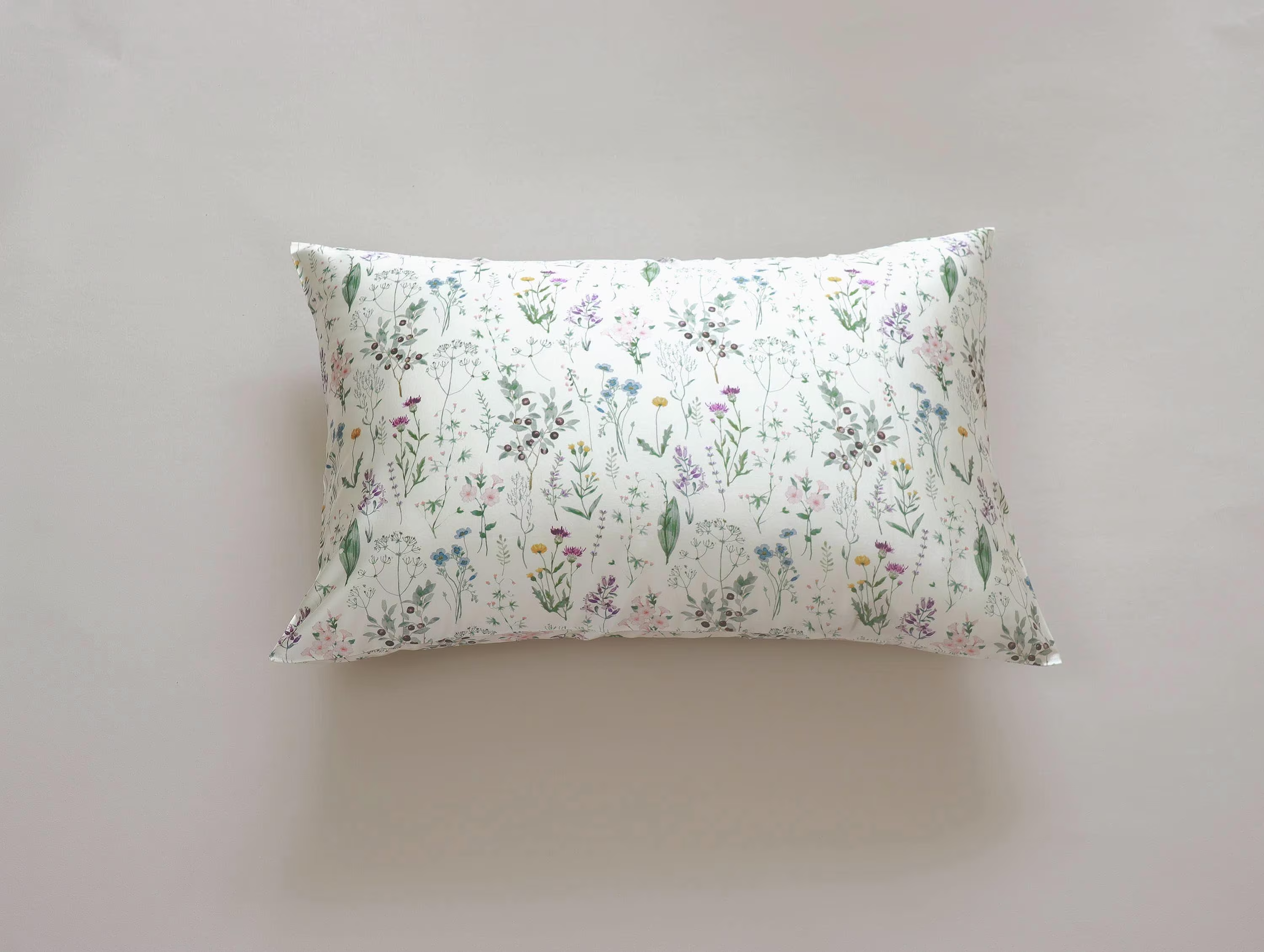 Lian Collection – wholesale Bedding pillowcase/sham – 25 Momme Mulberry Silk Pillowcase: Wildflower Meadow1