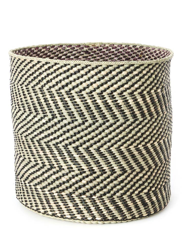 Panier en roseau Maila Milulu noir et naturel - Grand pour la vente par Swahili | AFRICAN MODERN