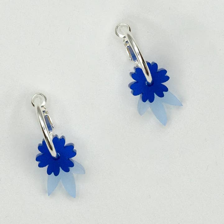 Brincos Floreta Azuis por atacado de Materia Rica ☀️
