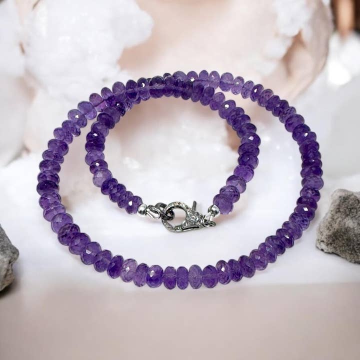 Collana di ametista da 17", collana di cristallo di ametista per la guarigione spirituale con pavé di diamanti, gioielli per il chakra della corona, regali di compleanno di febbraio per lei. per la vendita all'ingrosso da parte di Akstar Gems