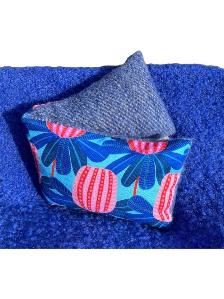 Pack chaud-froid Banksia rouge pour la vente par HeatPack From Tasmania