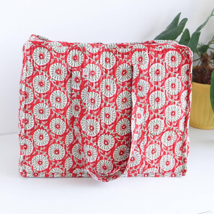 Borsa Tote con Stampa Floreale Fatta a Mano – Borsa da Spiaggia Rossa Trapuntata per la vendita all'ingrosso da parte di TerraWeaveHome