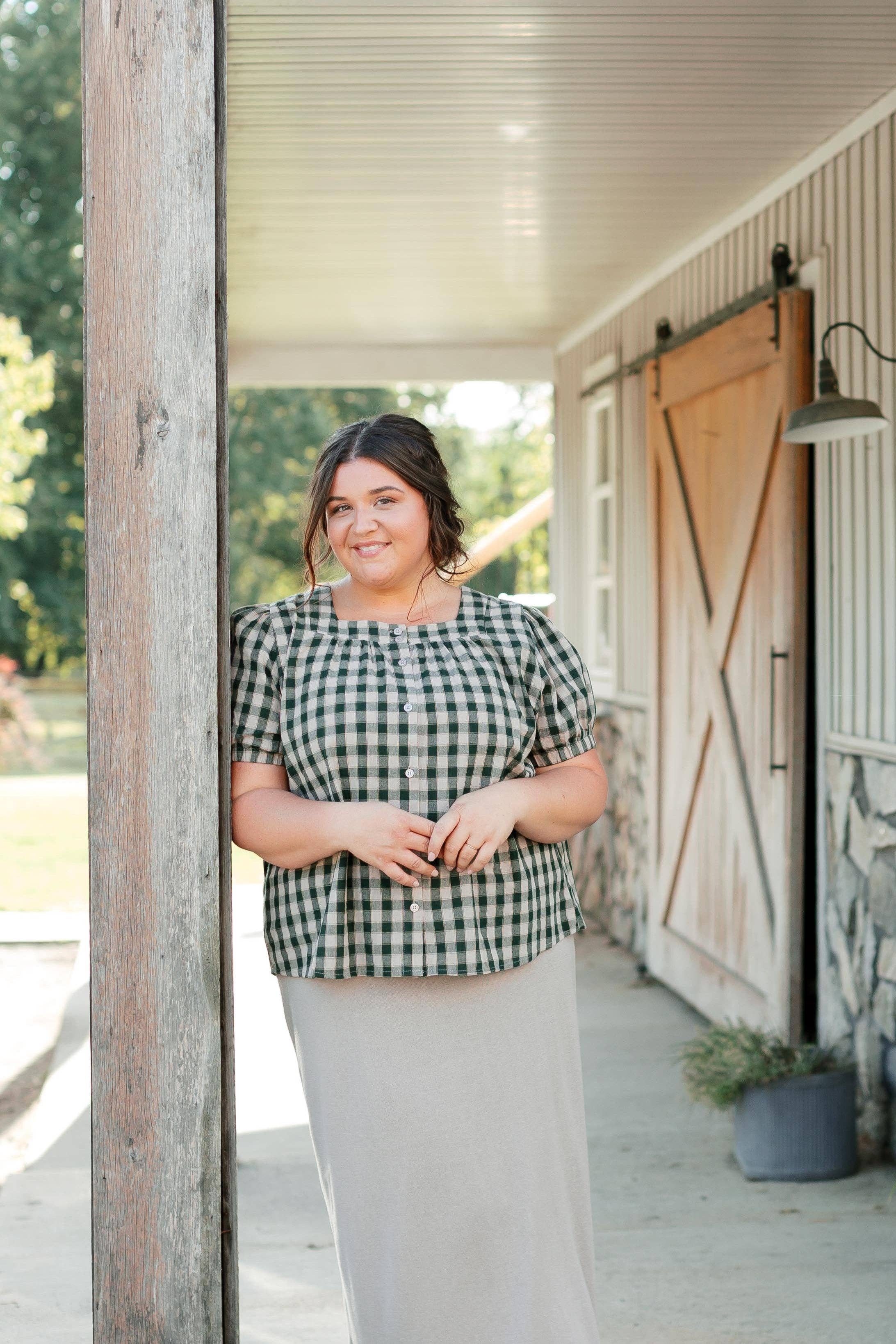 Ljus Tan 'Sadie' Grön Gingham Kortärmad Blus SLUTREA för wholesale på Faire9