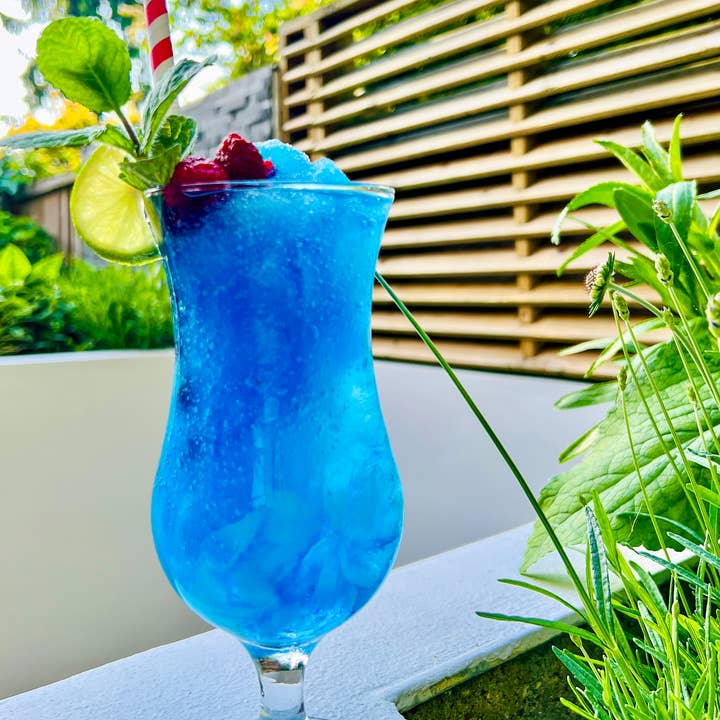 The Only Way Is Spirits – wholesale Food gift basket – Gin Lovers Gift Box | Luxury Gin Gift Set | Gin Miniatures 8