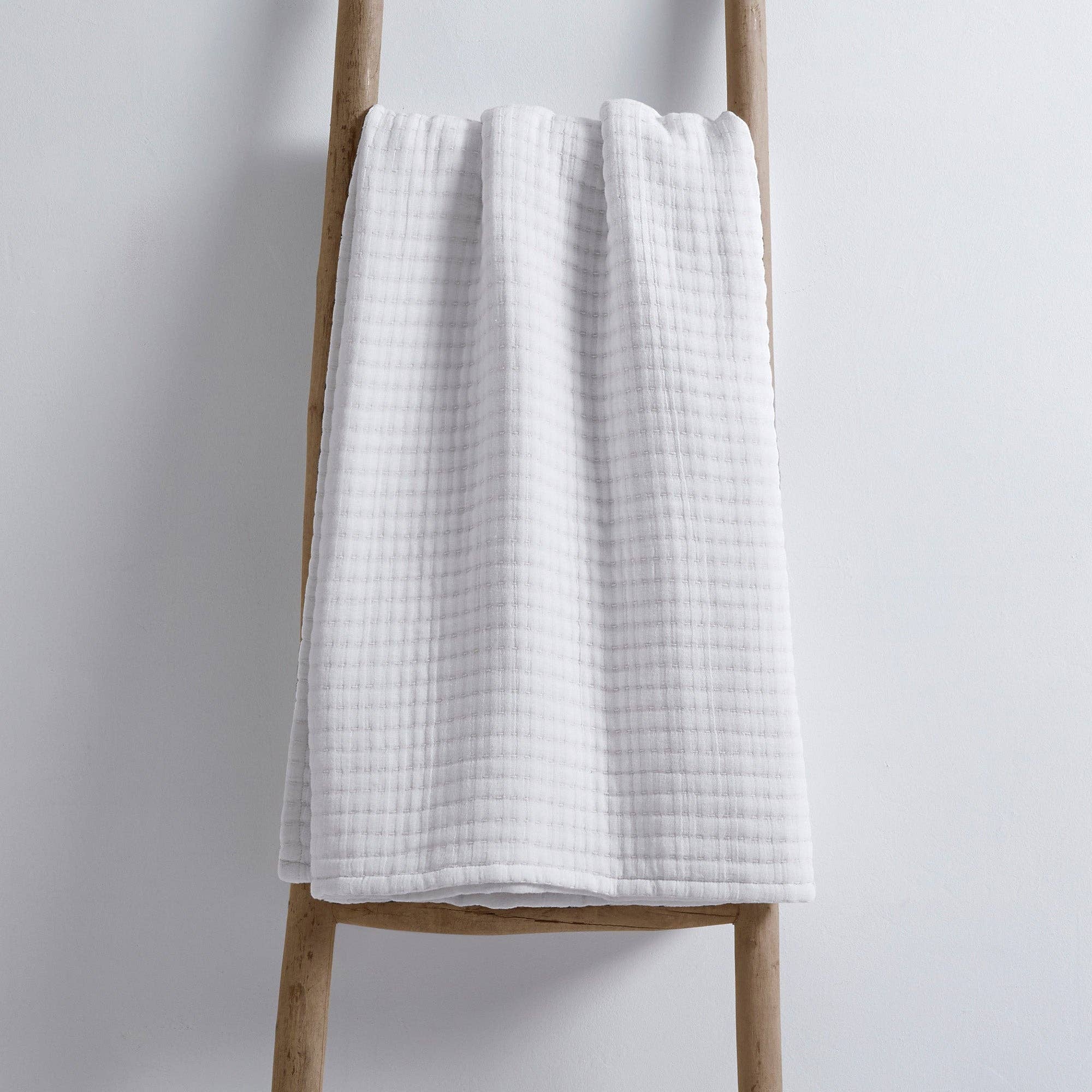 Taupe Caden Cotton Muslin Taupe Throw för wholesale på Faire6