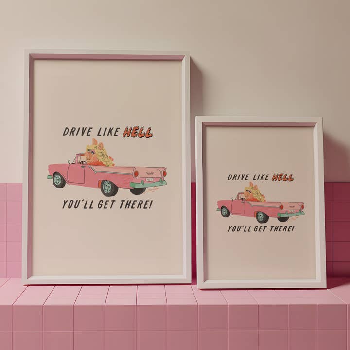 Artbaby & Co. – Impressão artística por atacado – Impressão artística Miss Piggy Drive Like Hell0