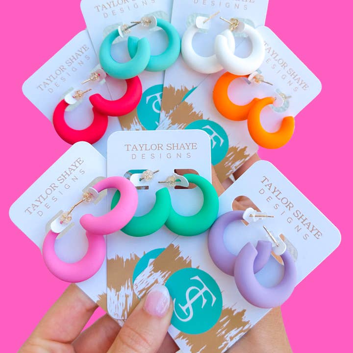 Taylor Shaye Designs - Venta al por mayor Pendientes de aro - Aros Kennedi coloridos13