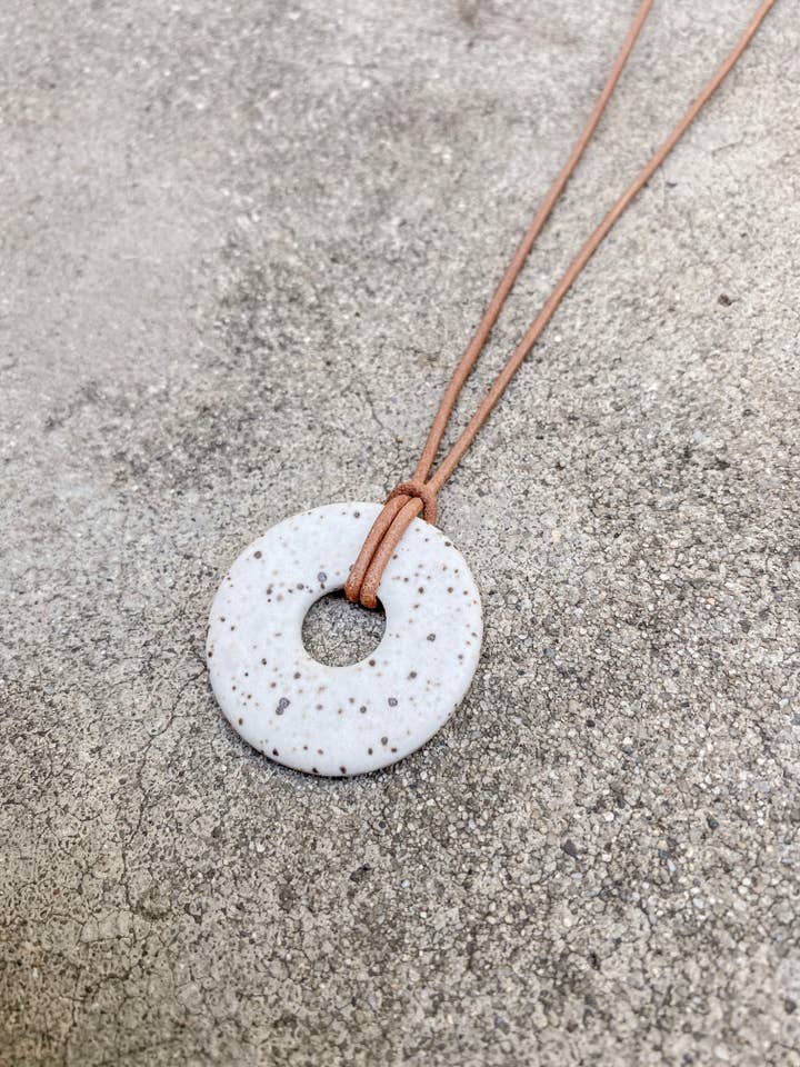 Collar Circulo Plutón para venta al por mayor de Fanny Penny