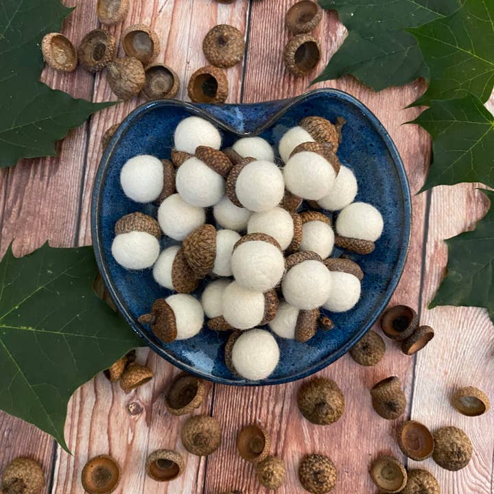 Oakwind Hollow - Wholesale Decorative Tabletop Object - Felt Wool Acorns Fresh Cream - Regular Size1