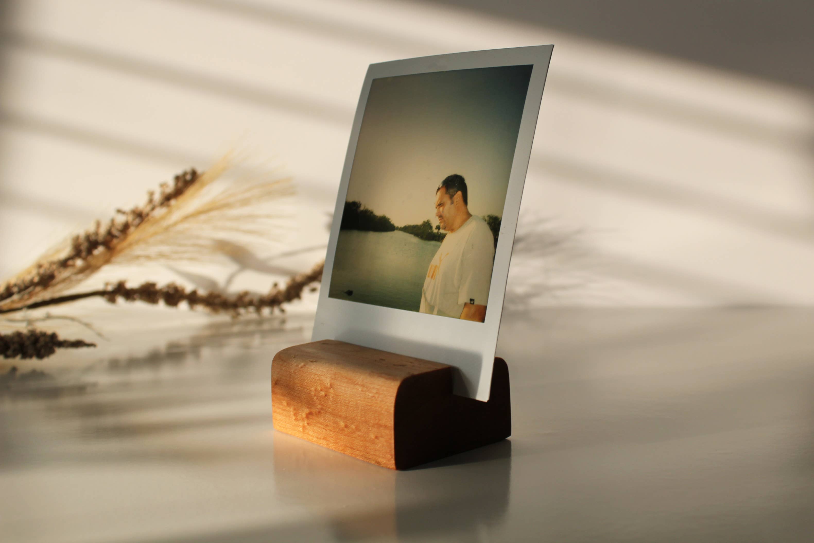 Honeywood - Wholesale Picture Frame Stand - Natural Wood Photo Holders | Set of 25