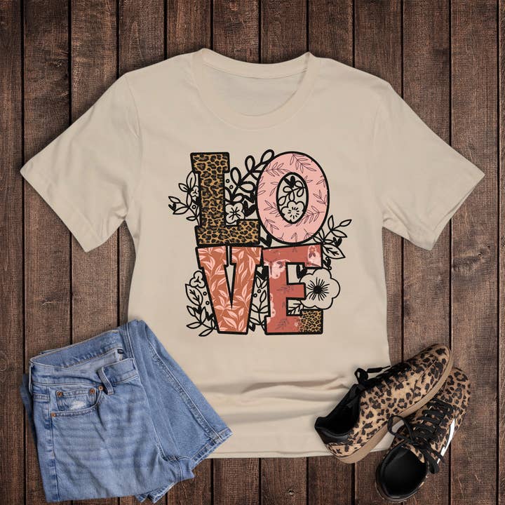 Valentine's Boho Stablet Kærligheds Grafisk T-shirt for engroshandel hos Rebel Rose
