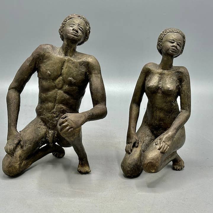 Messing Mossi kniendes Paarfiguren - Burkina Faso für den Großhandel von The Niger Bend