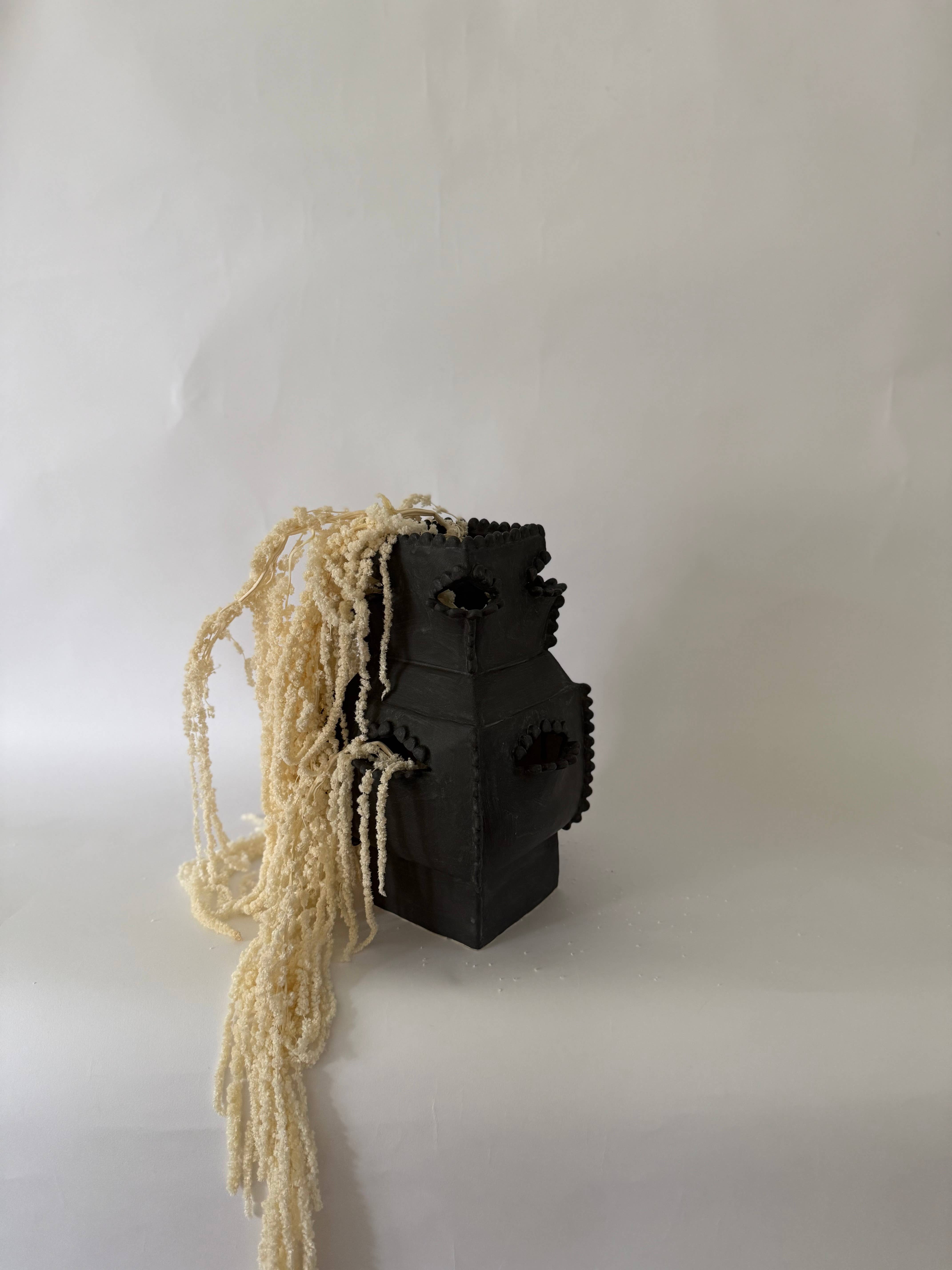 OON, LLC. - Wholesale Vase - le tulipiere en charcoal1