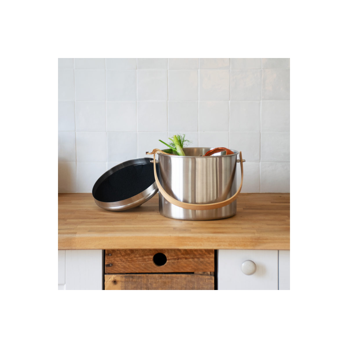 Pebbly France - Wholesale Food Storage Container - 7L Stainless Steel Compost Bin with Built-in Odor Filter1