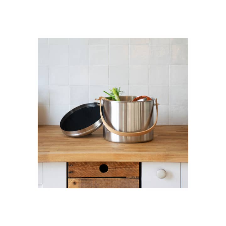 Pebbly International - Wholesale Food Storage Container - 7L Stainless Steel Compost Bin with Built-in Odor Filter1