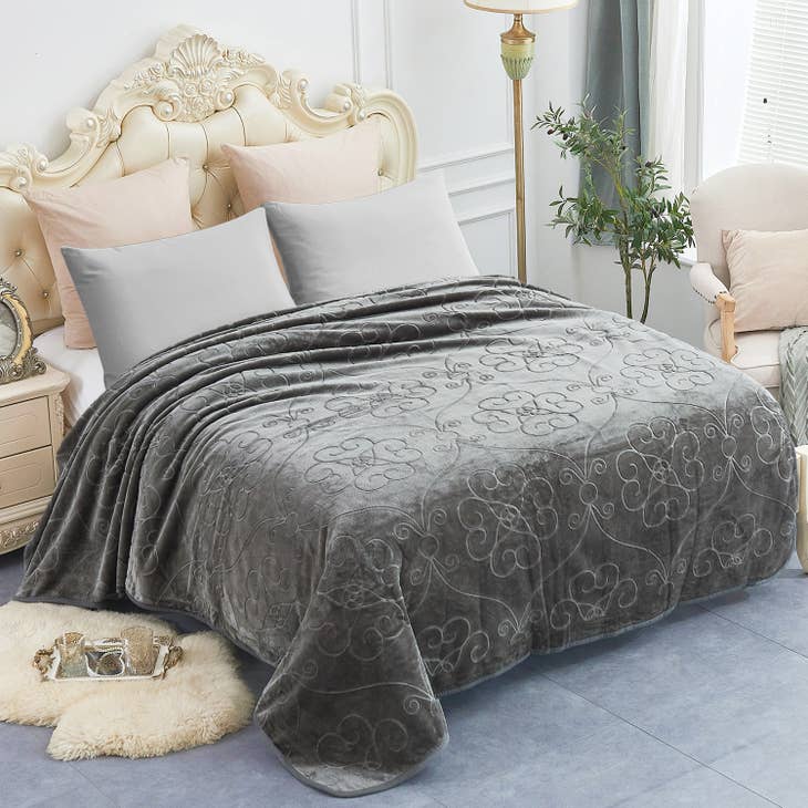 Coperta in pile goffrato, coperta da letto matrimoniale (75 «x 91)  all'ingrosso per il tuo negozio - Faire Italia