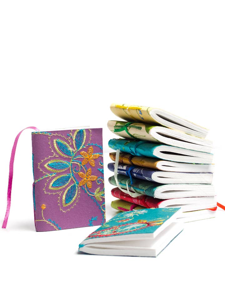 Mini notitieboekje van gerecycled papier voor wholesale door Matr Boomie Fair Trade