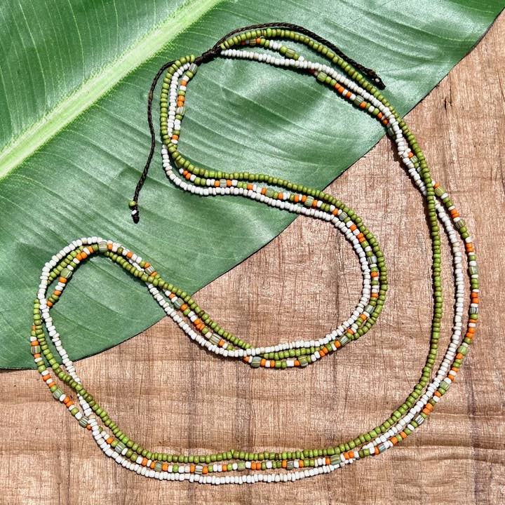 Collar o pulsera enrollable triple larga de cristal indonesio, color verde para venta al por mayor de Bead Goes On