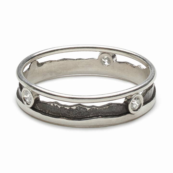 Mountain Silhouette Ring met diamanten met studs voor wholesale door Courtney Reckord Jewelry
