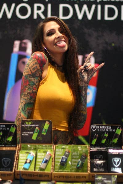 Kasher Inc - Wholesale Lighter - KASHER VIP SUBSCRIPTION BOX38