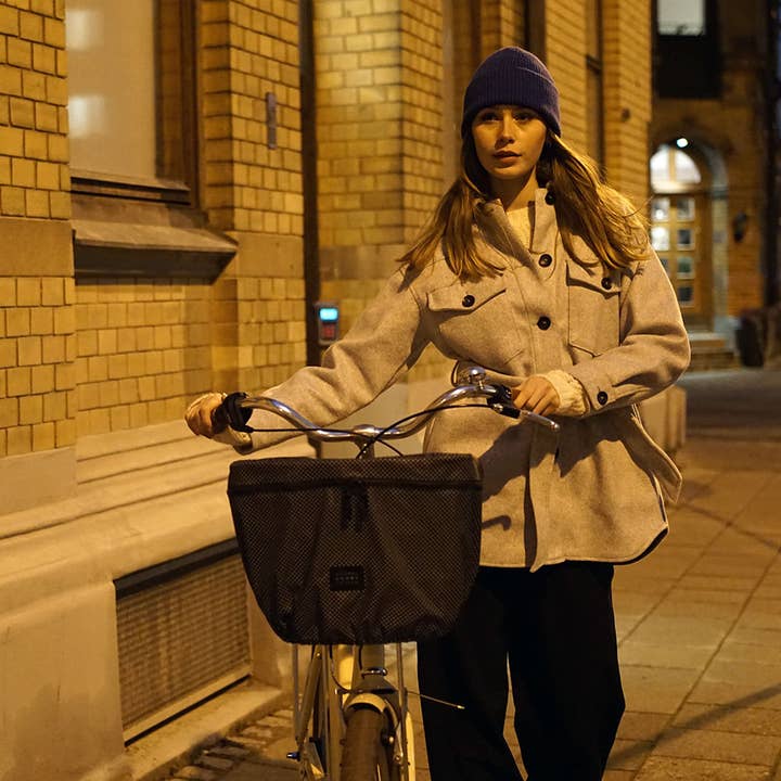 Weather Goods Sweden - Wholesale Biking Accessories - Luna Reflective & Waterproof Bike Basket Cover Front Dot2