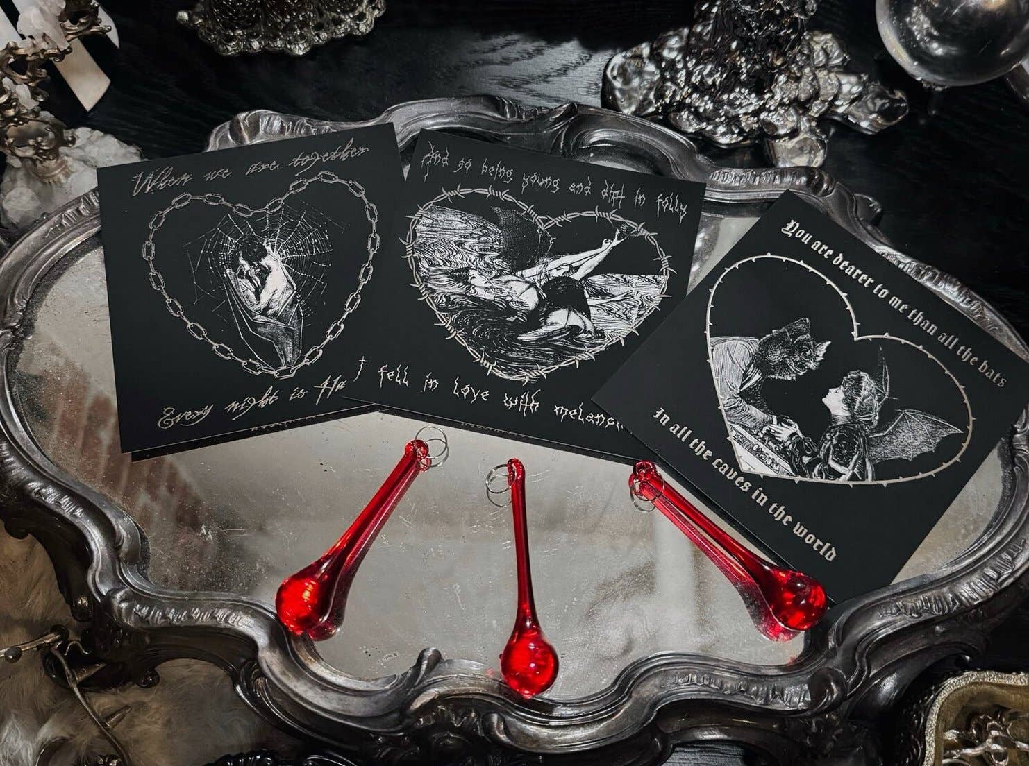 Sarai Nissan - Vendita all'ingrosso Biglietti per San Valentino - Biglietti alternativi per San Valentino: gotico, vittoriano, Halloween0