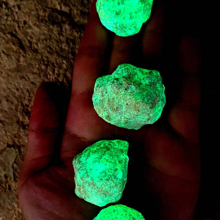 Elf Kendal Hippies - Wholesale Spiritual Stone/Crystal - glow geode 2-3cm glowing stone 0.8-1.2inch glow in the dark2