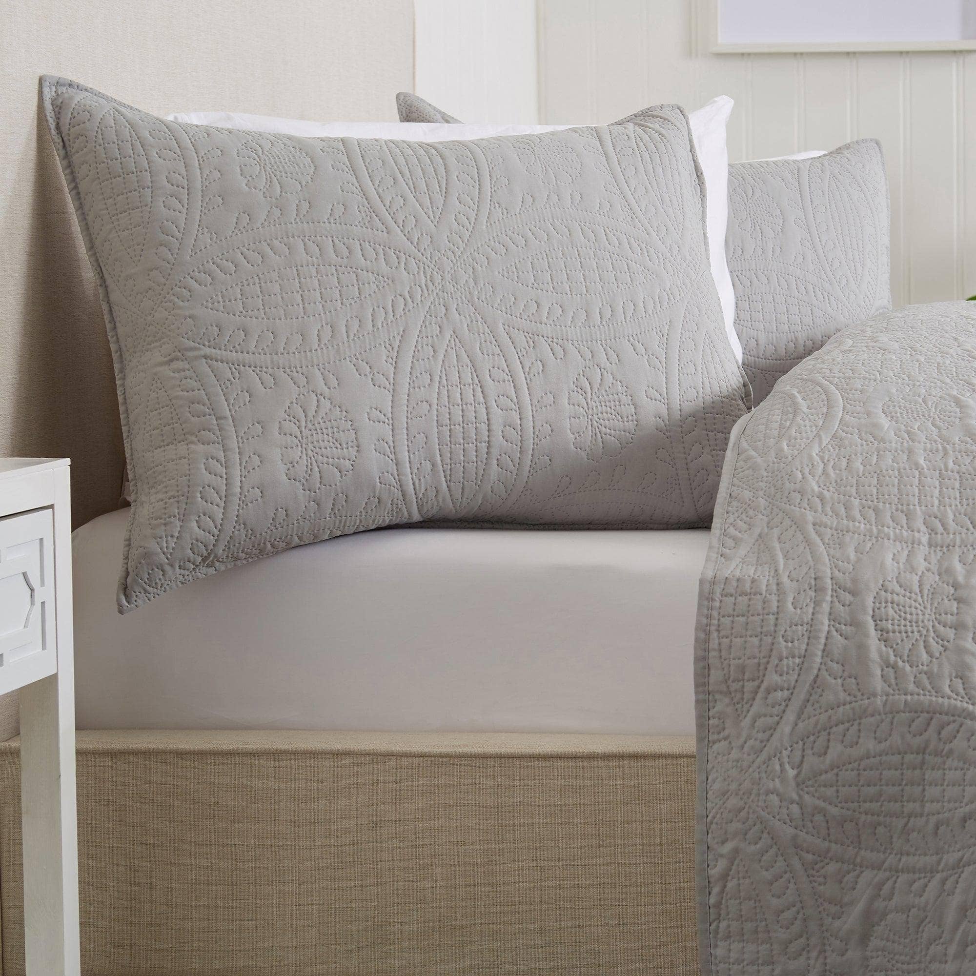 BH Collective - Wholesale Bedding Set - Oversized Quilt & Sham Set - Medallion Stitch - Clara20