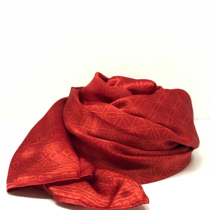 Zijden sjaal Flower of Life, rood voor wholesale door LINDA HERING