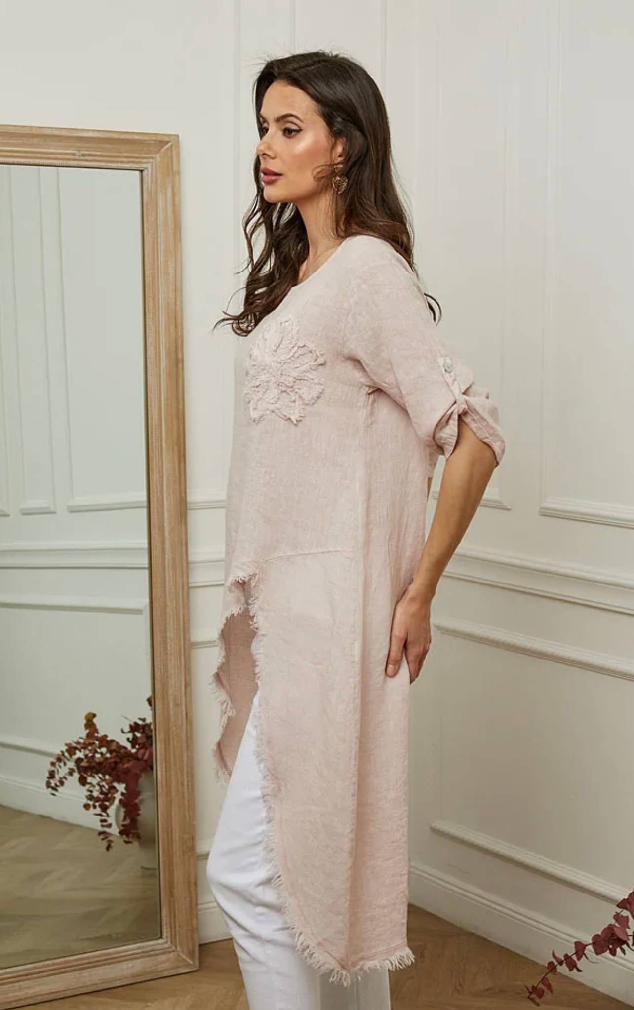 LÉA & LUC – Großhandel Kleid – Damen – 100 % Leinenkleid mit Blumenmotiv auf der linken Brust, REF. 724822