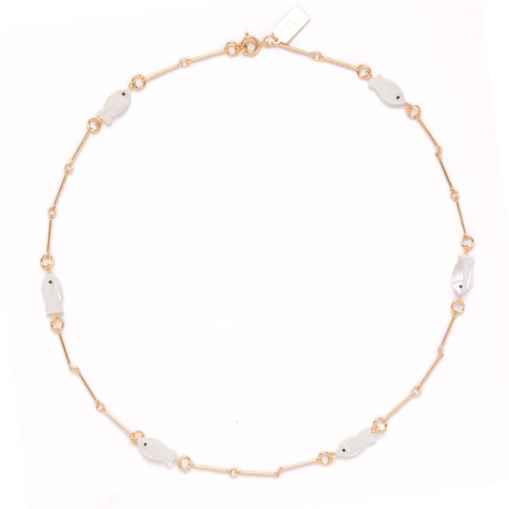 Minimaler Anhänger-Halskette mit Perlmuttfisch - Vergoldet für den Großhandel von Michelle Starbuck Designs