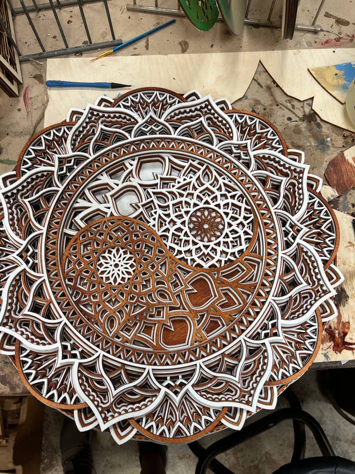 Décoration murale Mandala 3D Art circulaire multicouche Yin et Yang 5714 pour la vente par Spencer's Custom Wood