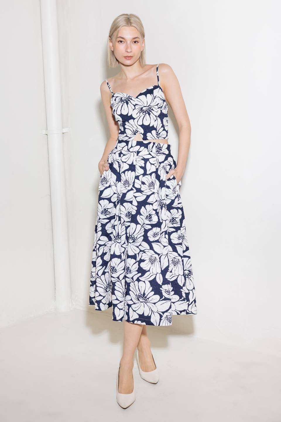 MARINA Top corto tejido con textura estampada - FT1451 AZUL MARINO de venta al por mayor en Faire4