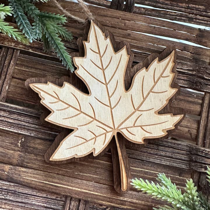 Lönnlöv - Kanada prydnadssouvenir för wholesale av The Craft Cochrane