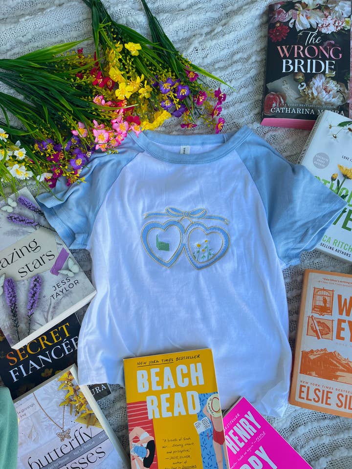 Boglig Baby T-shirt - Forårsmedaljon for engroshandel hos Threaded By Sabrina