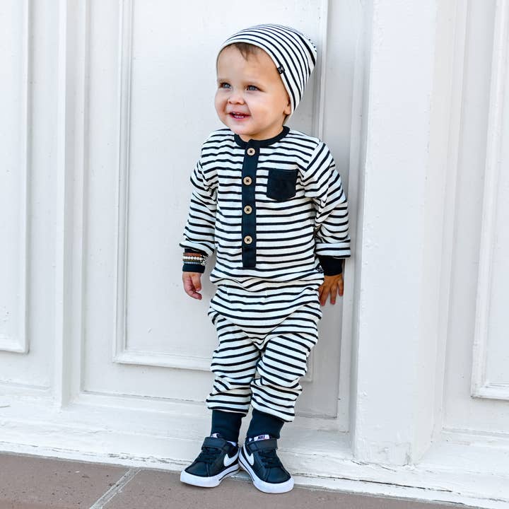 L&T - Houten romper met lange mouwen - Jet Black Stripe voor wholesale door Lola & Taylor