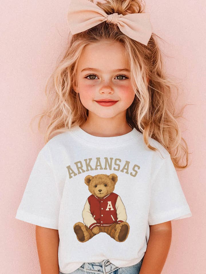 Arkansas Teddy Bear Letterman Ungdoms Grafisk T-shirt for engroshandel hos Uncommon Label