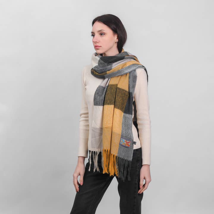 Écharpe patchwork grise 70 x 180 cm pour la vente par Celtic Ore Crafts