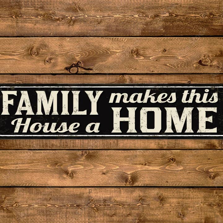 Family Makes This House A Home Straßenschild im Vintage-Stil für den Großhandel von Game Time Prints