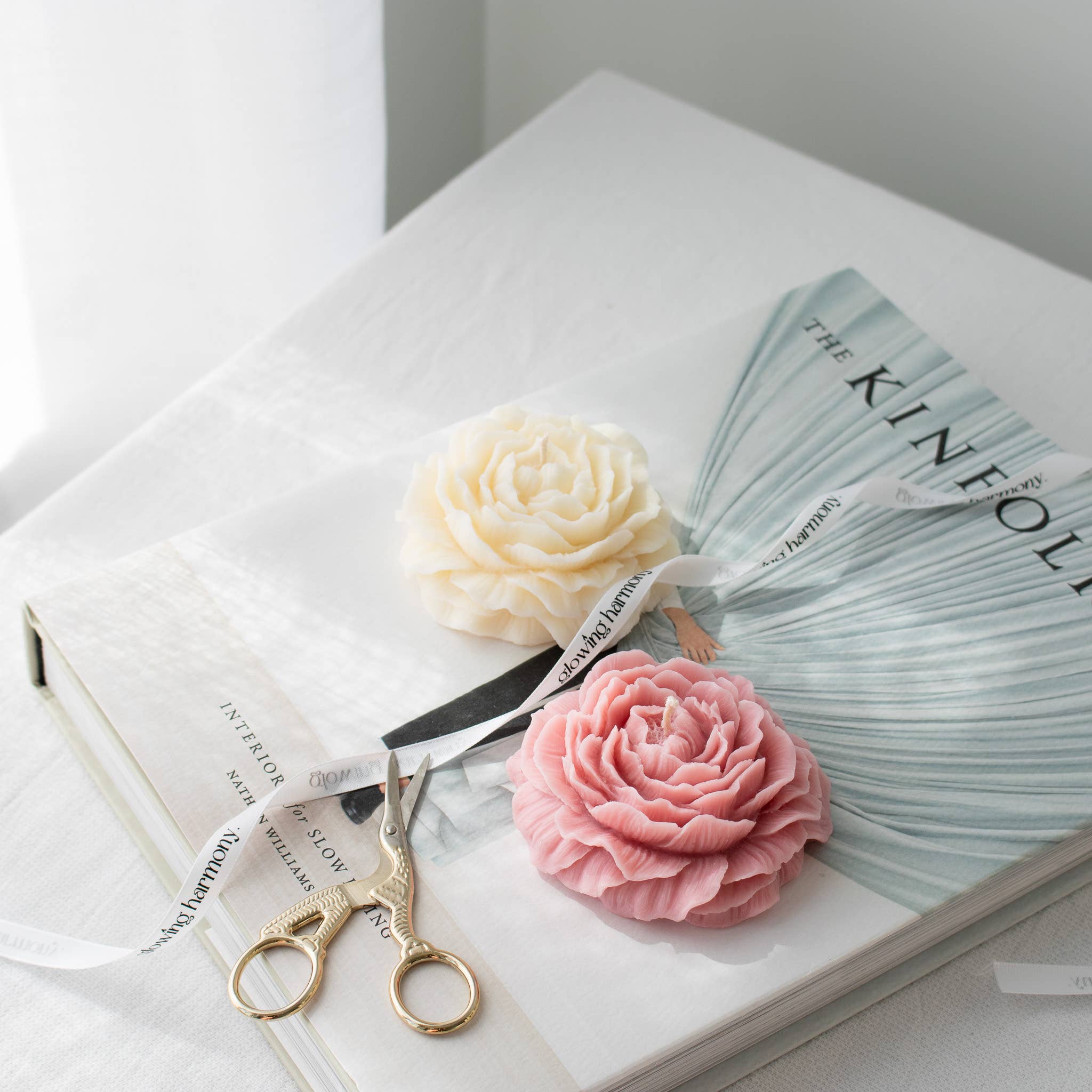 Glowing Harmony Candle Co - Venta al por mayor Velas de diseño llamativo - Vela de Peonía, Vela de Flor en Flor, Decoración Floral para el Hogar4