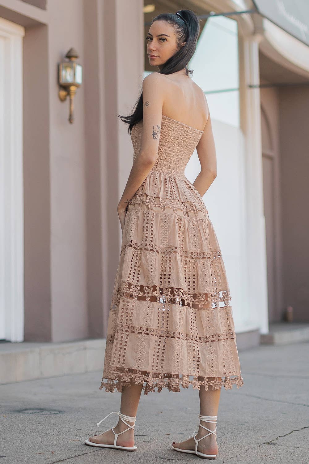 Strut & Bolt - Wholesale Jurk - Dames - Kanten kokerjurk met oogjes73