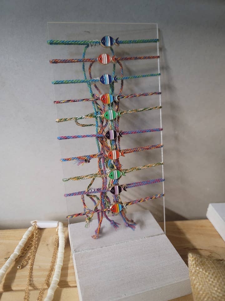 Set med 10 vävda fiskarmband + ställ för wholesale av susurros de madera