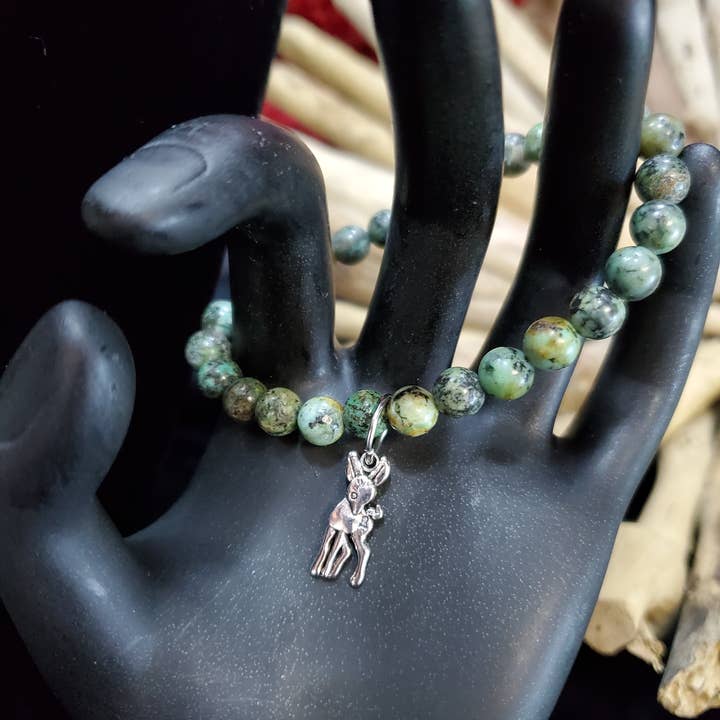 Nature's Retreat – Engroshandel Armbånd med vedhæng – Spirit Animal: Ædelsten Stretch Armbånd 1 stk ~ Display Ready