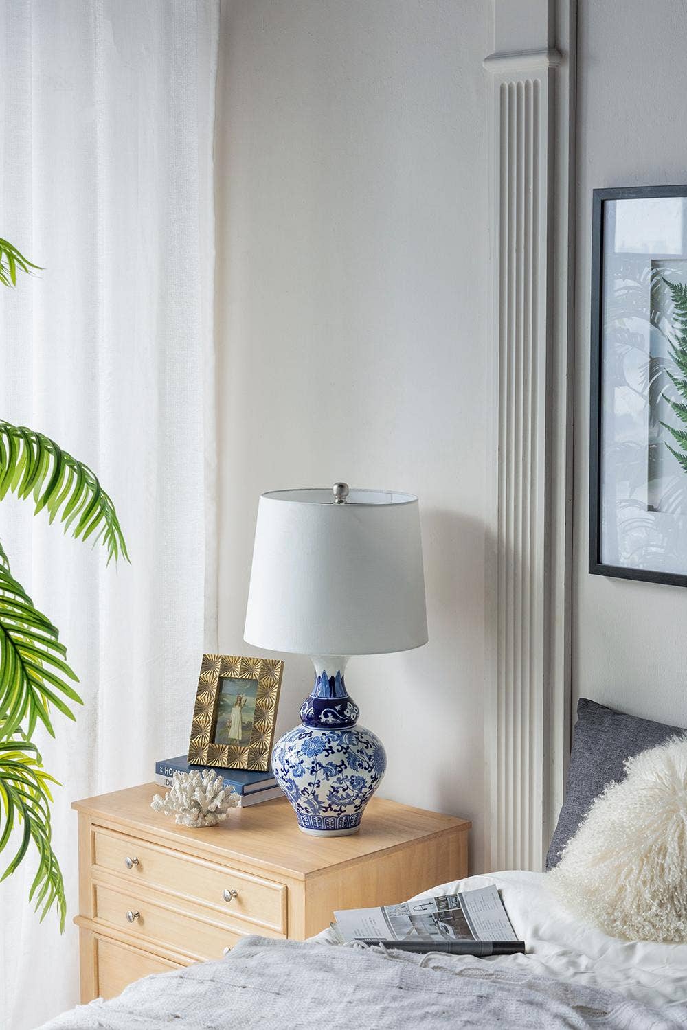 A&B Home Group Inc. - Wholesale Accent/Desk Lamp - D14x27.5" Blue and White Round Ceramic Vase Lamp5