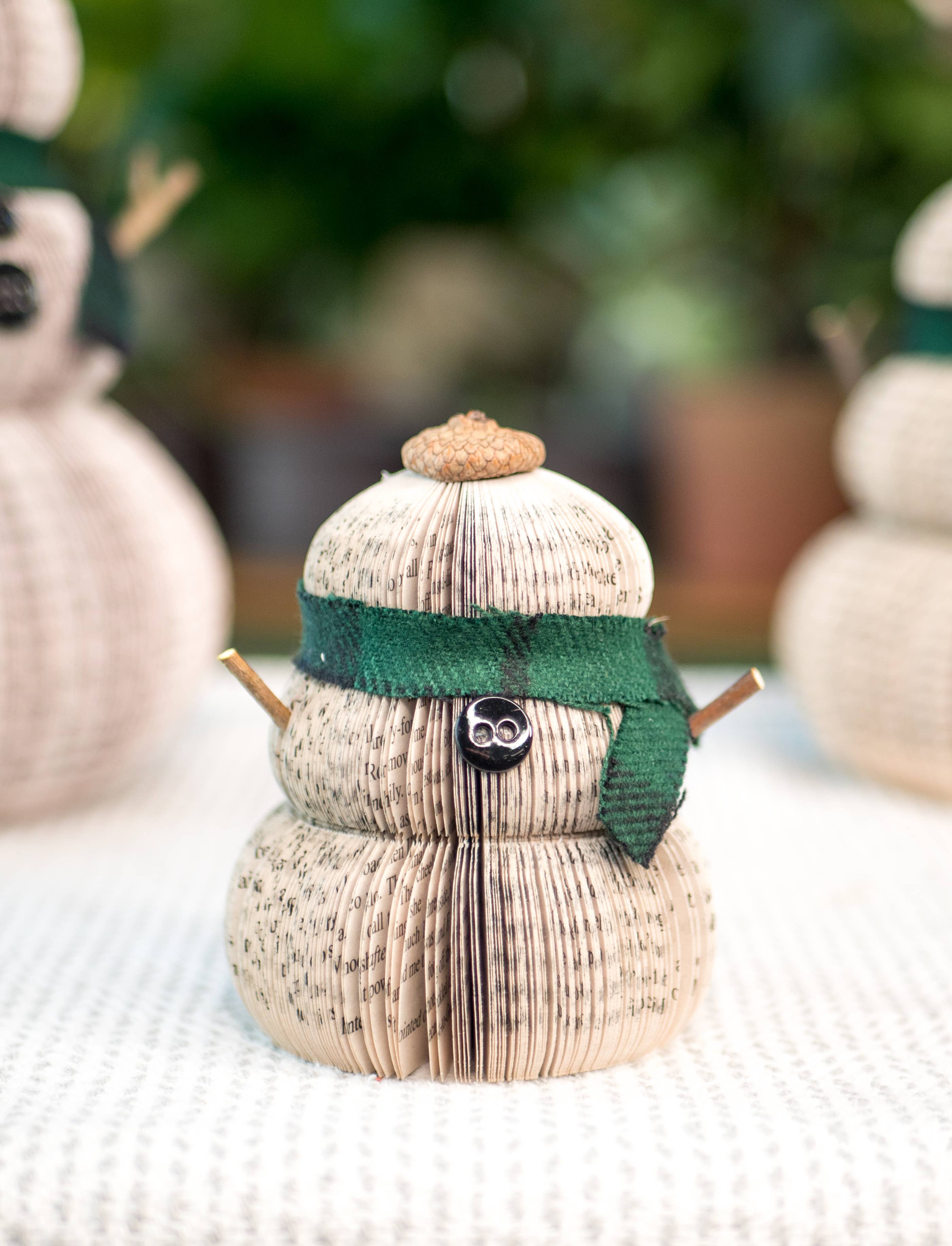 Root To Vine – wholesale Christmas decoration – Christmas Decor Book Snowman-Handmade Holiday Book Gift0