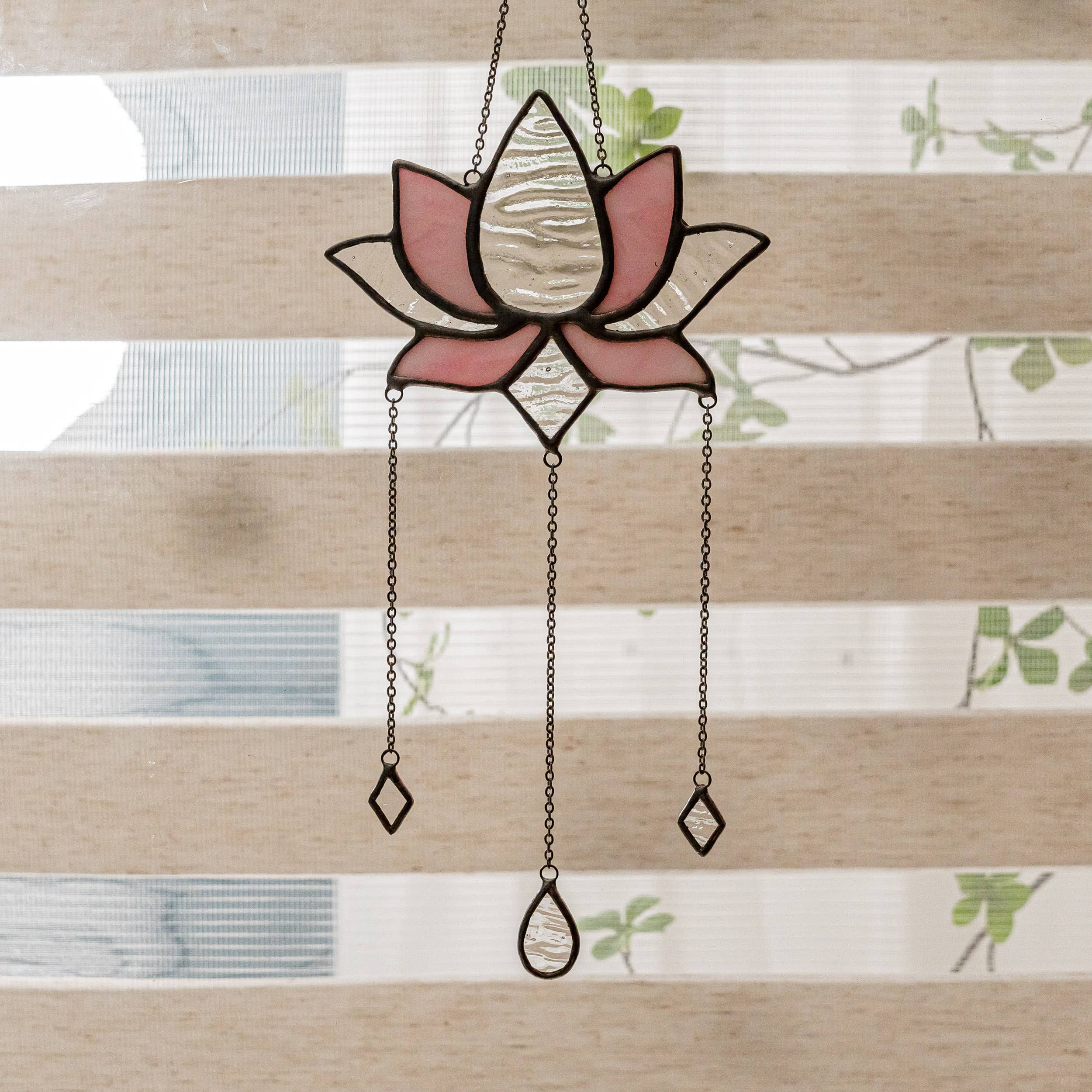 MondoBellissimo - Wholesale Suncatcher - Lotus Stained Glass Art F1612