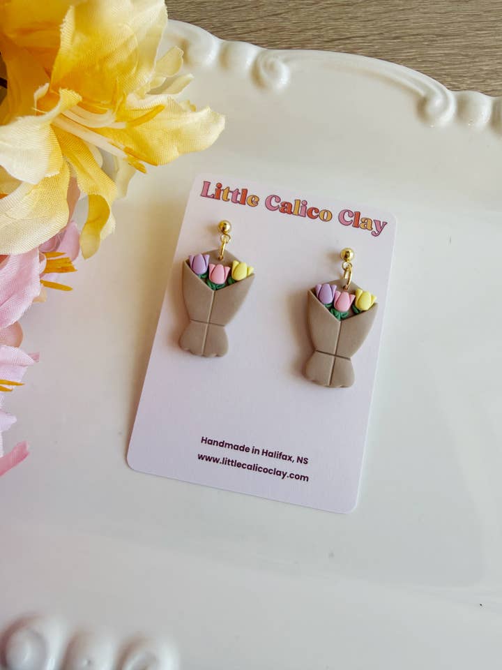 Colgantes Ramo de Tulipanes | Pendientes de arcilla polimérica para venta al por mayor de Little Calico Clay