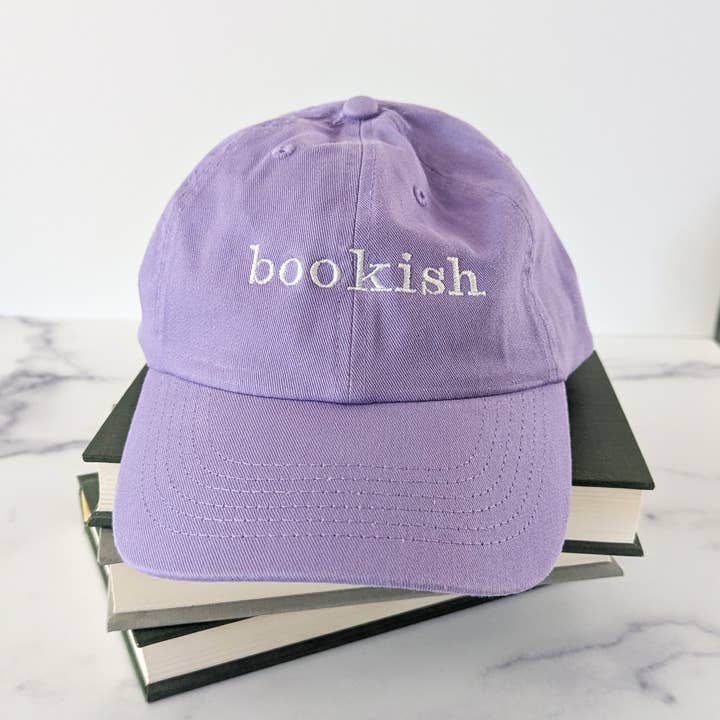 Casquette brodée « booked. » pour amoureux des livres pour la vente par Bona Fide Bookworm