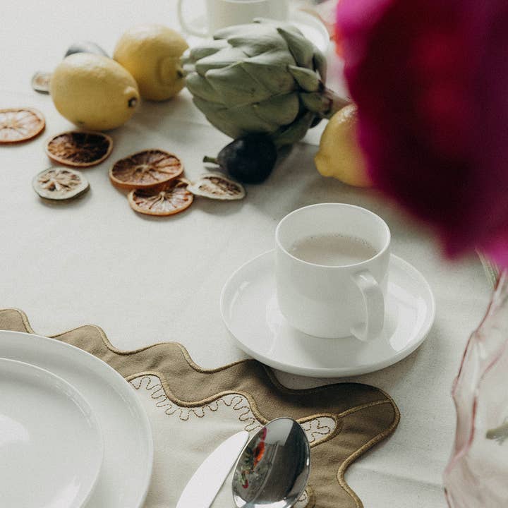 Vivé - Wholesale Placemat - Gisèle Scallop Placemat with embroidered detail3