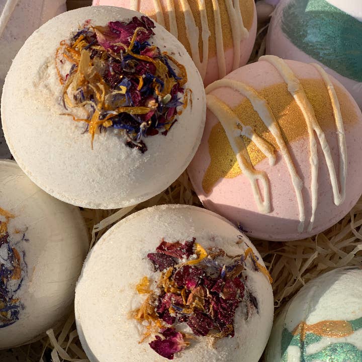 Made in Birstall Soapery – wholesale Bath bomb/fizz – 'Goddess' VEGAN SLS-FREE BATH BOMB - HANDMADE in the UK1